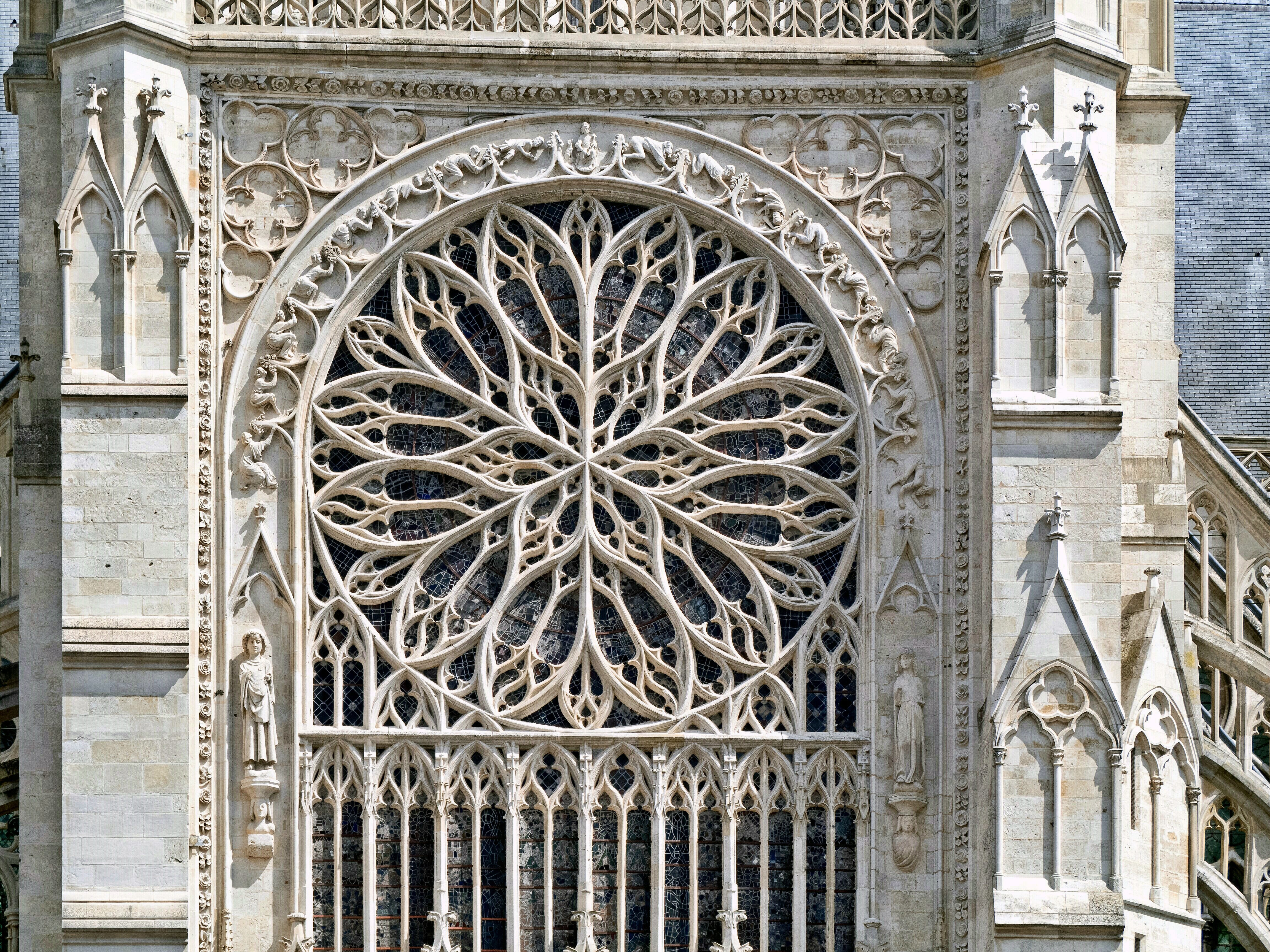 Окно-роза Амьенского собора